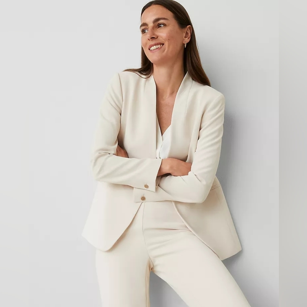 Ann Taylor The Long Collarless Blazer in Fluid Crepe Size 6
